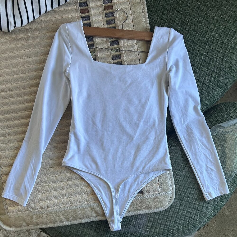 Babaton Aritizia contour bodysuit